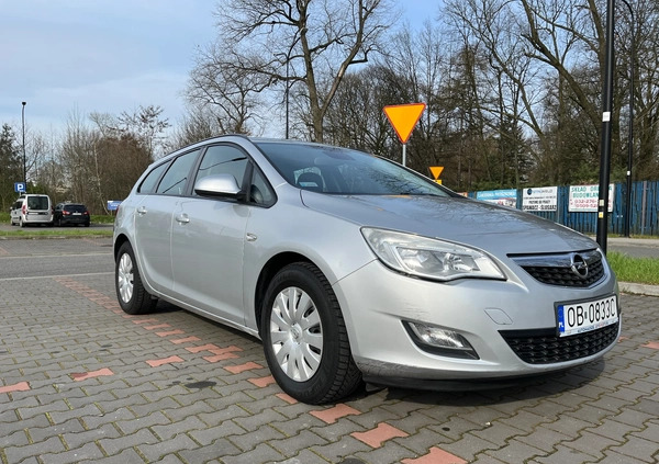 Opel Astra cena 21990 przebieg: 235000, rok produkcji 2011 z Gliwice małe 596